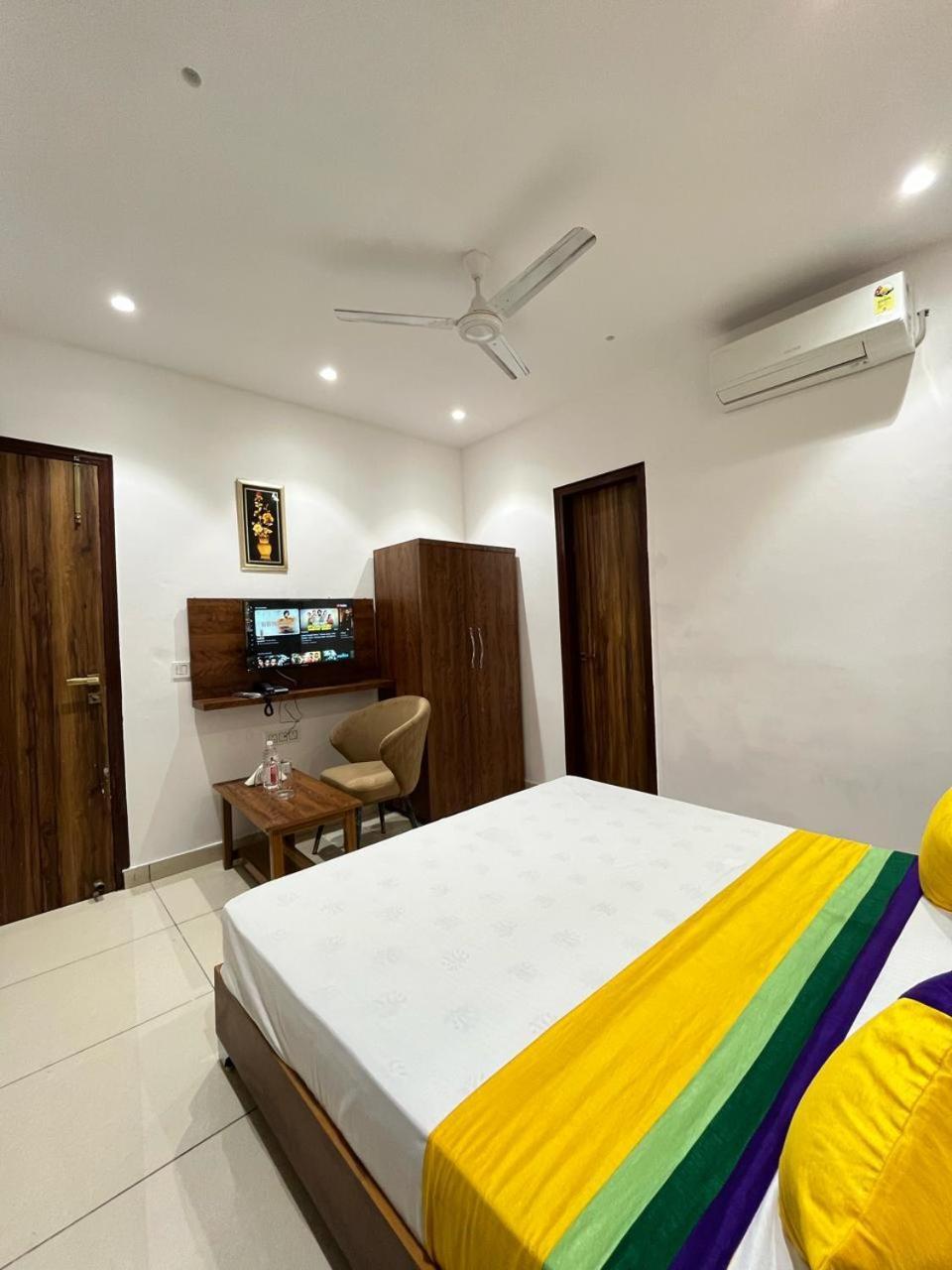 Hotel Platinum Inn Лудяна Екстериор снимка