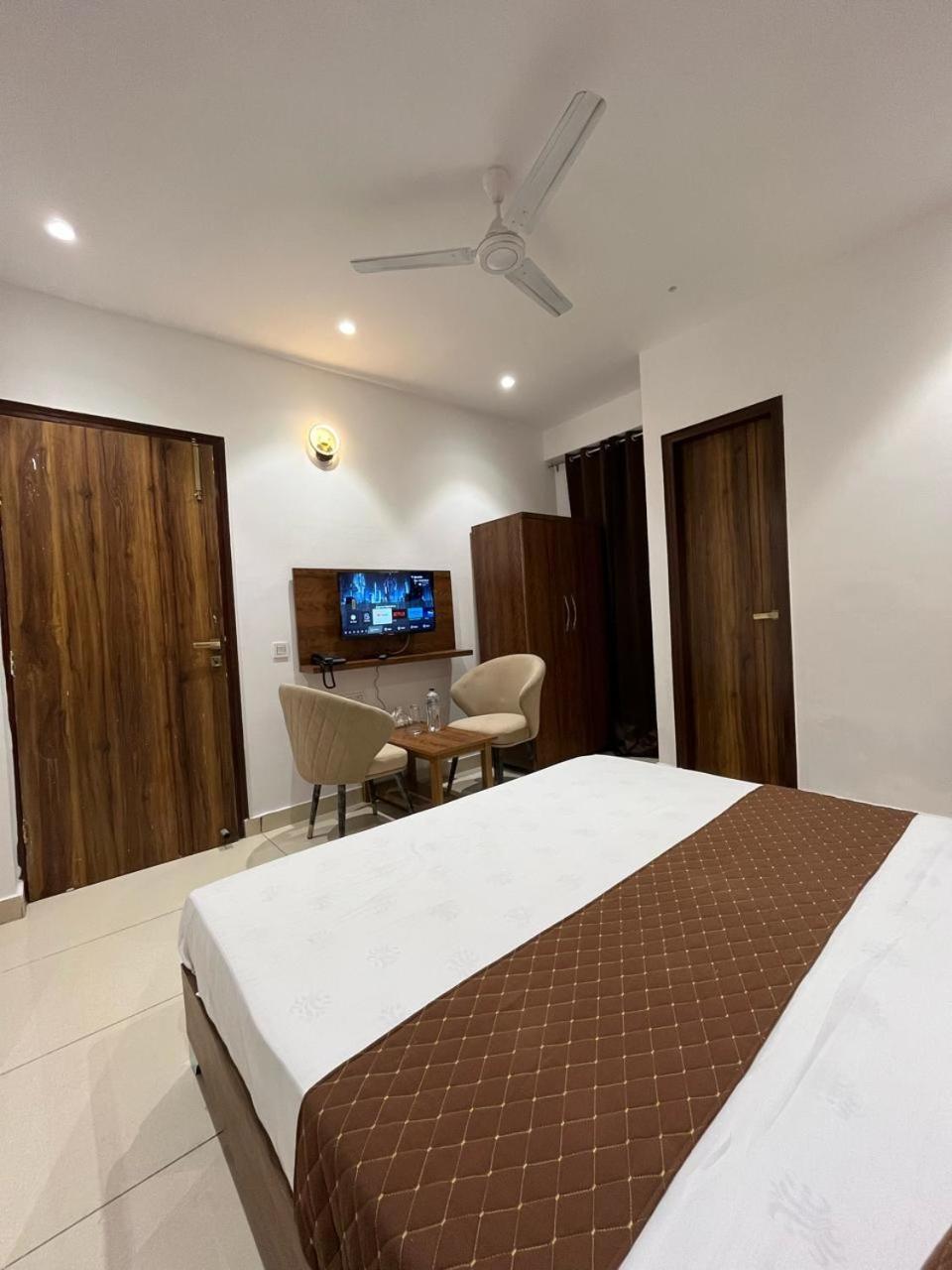Hotel Platinum Inn Лудяна Екстериор снимка