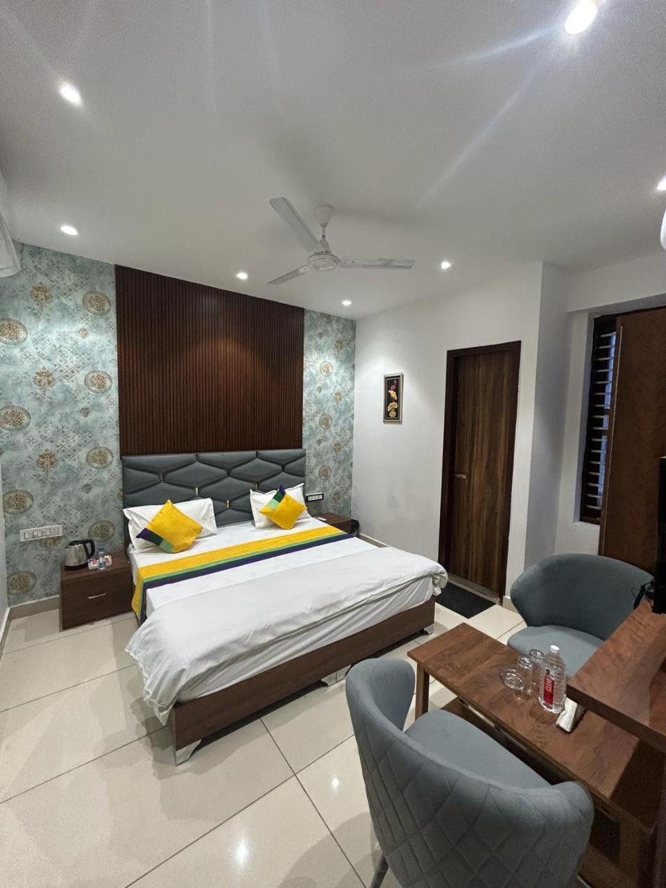 Hotel Platinum Inn Лудяна Екстериор снимка