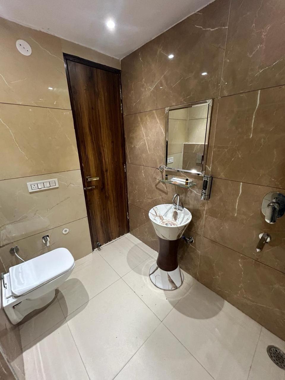 Hotel Platinum Inn Лудяна Екстериор снимка